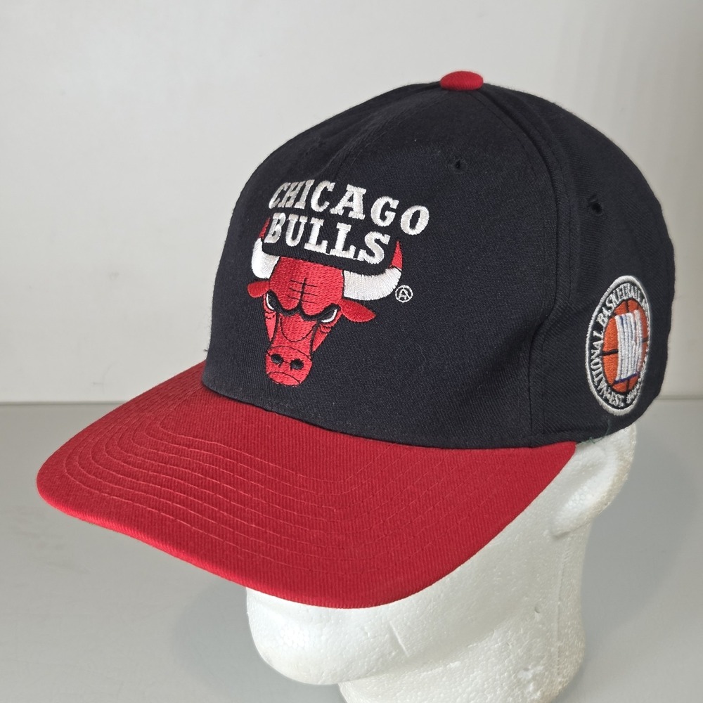 Vintage 90's NBA Chicago Bulls Starter Fitted Wool Hat Size 7 1/8 Embroidered